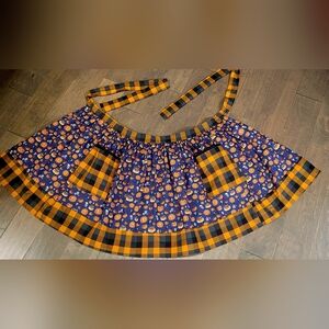 Vintage Style Halloween Half Apron, Pumpkin Apron, Buffalo Plaid, One Size